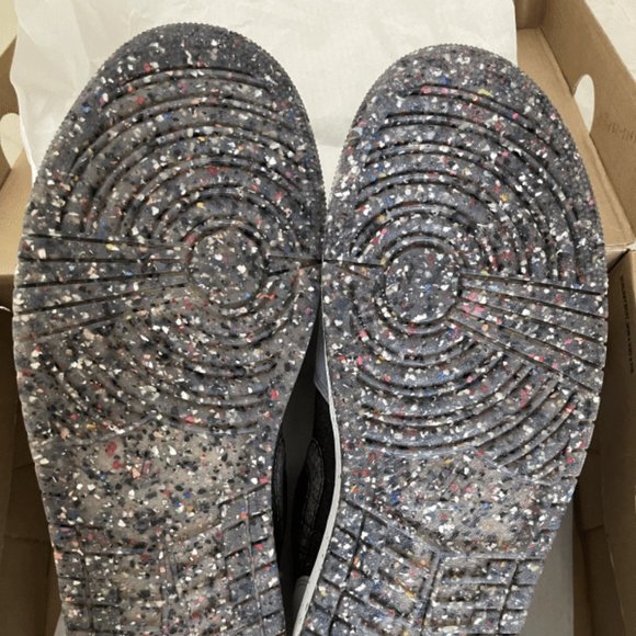 Light gray AJ1 low top shoes - Picture 3 of 4